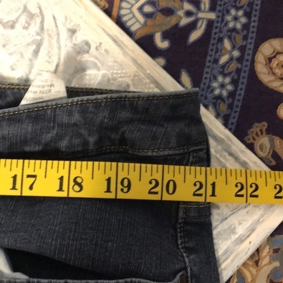 Lee Women’s Plus Size Jeans 22W/Med EUC - Picture 10 of 14